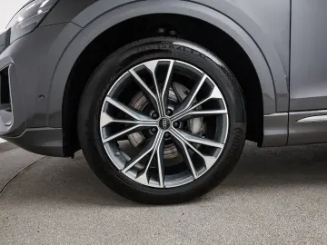 AUDI Q8 55
