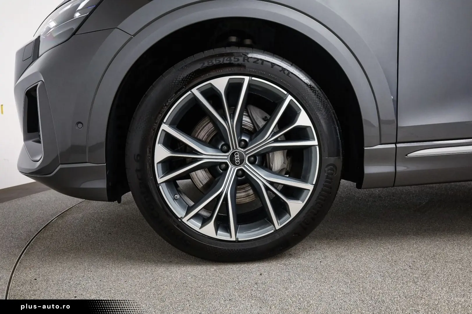 AUDI Q8 55