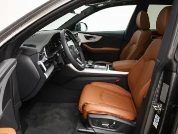 AUDI Q8 55