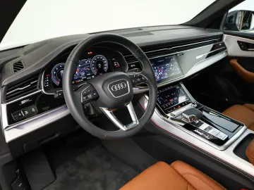 AUDI Q8 55