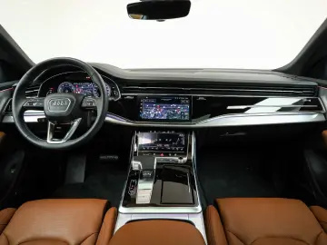 AUDI Q8 55