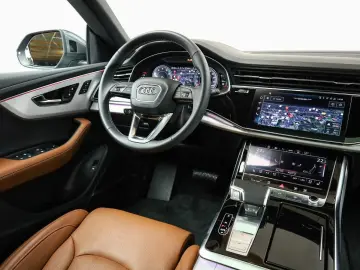 AUDI Q8 55