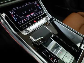 AUDI Q8 55