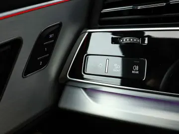 AUDI Q8 55