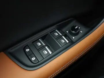 AUDI Q8 55