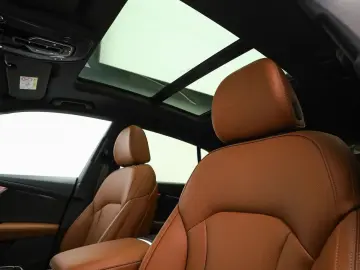 AUDI Q8 55