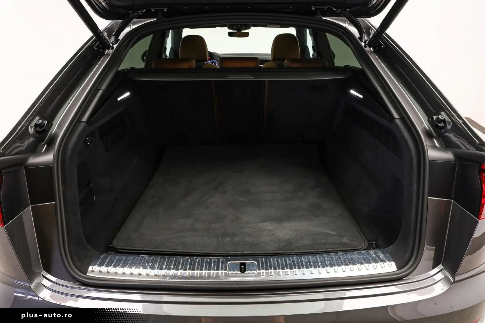 AUDI Q8 55