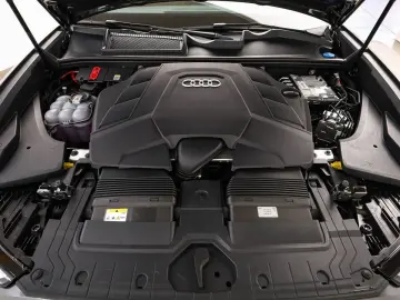 AUDI Q8 55
