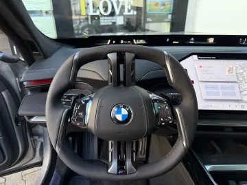 BMW 740 xDrive M Sport NEW MODEL TV FULL