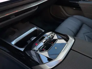 BMW 740 xDrive M Sport NEW MODEL TV FULL