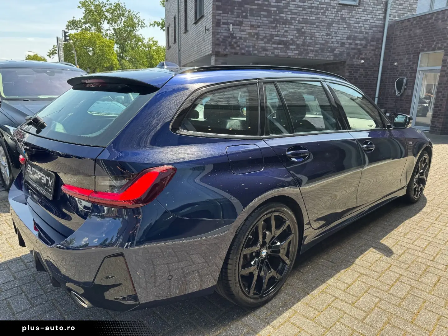 BMW 320d T xDrive M Sport Innovation AHK HUD 360 19