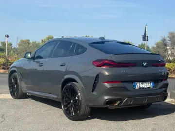 BMW X6 xDrive40i M Sport   381 CP   22”   MEMORY   KEYLESS