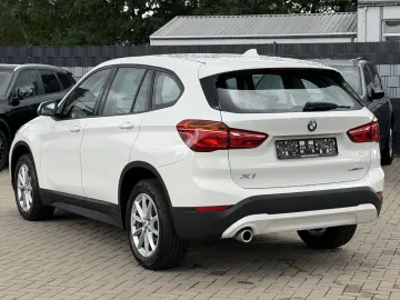 BMW X1 sDrive 18 i Connected Services PDC Unfallfrei