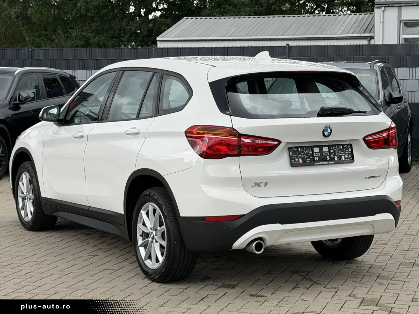 BMW X1 sDrive 18 i Connected Services PDC Unfallfrei