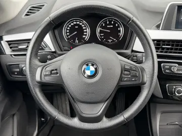 BMW X1 sDrive 18 i Connected Services PDC Unfallfrei