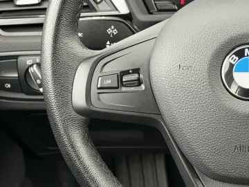 BMW X1 sDrive 18 i Connected Services PDC Unfallfrei