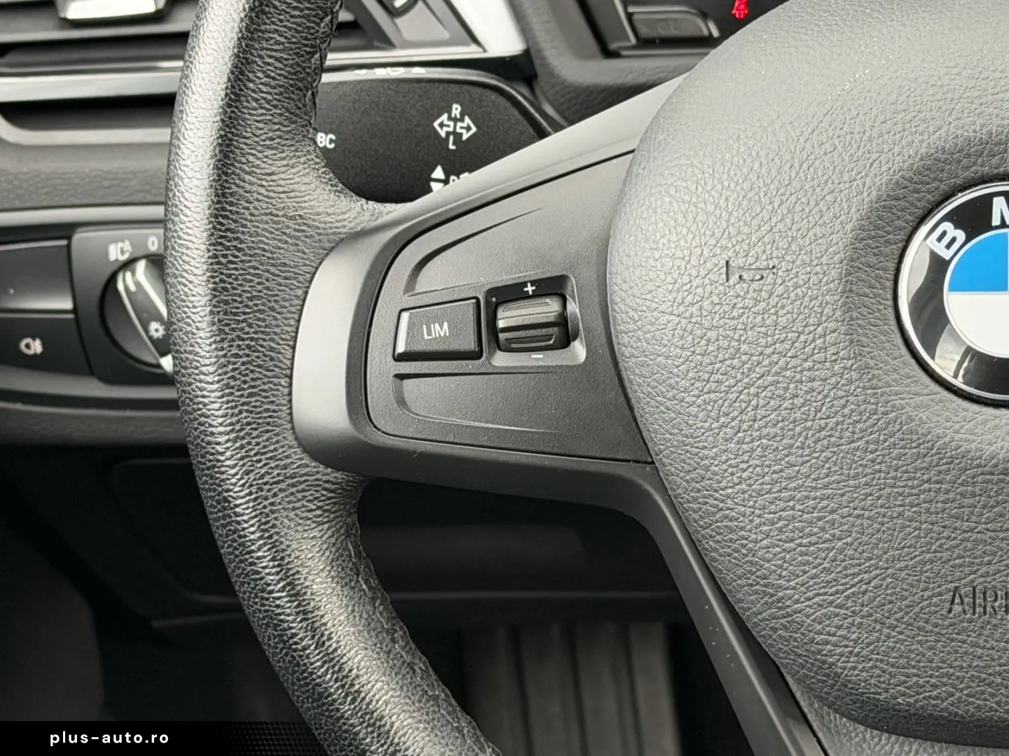 BMW X1 sDrive 18 i Connected Services PDC Unfallfrei