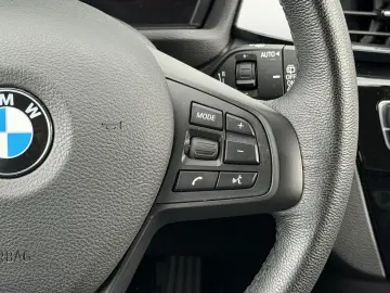BMW X1 sDrive 18 i Connected Services PDC Unfallfrei