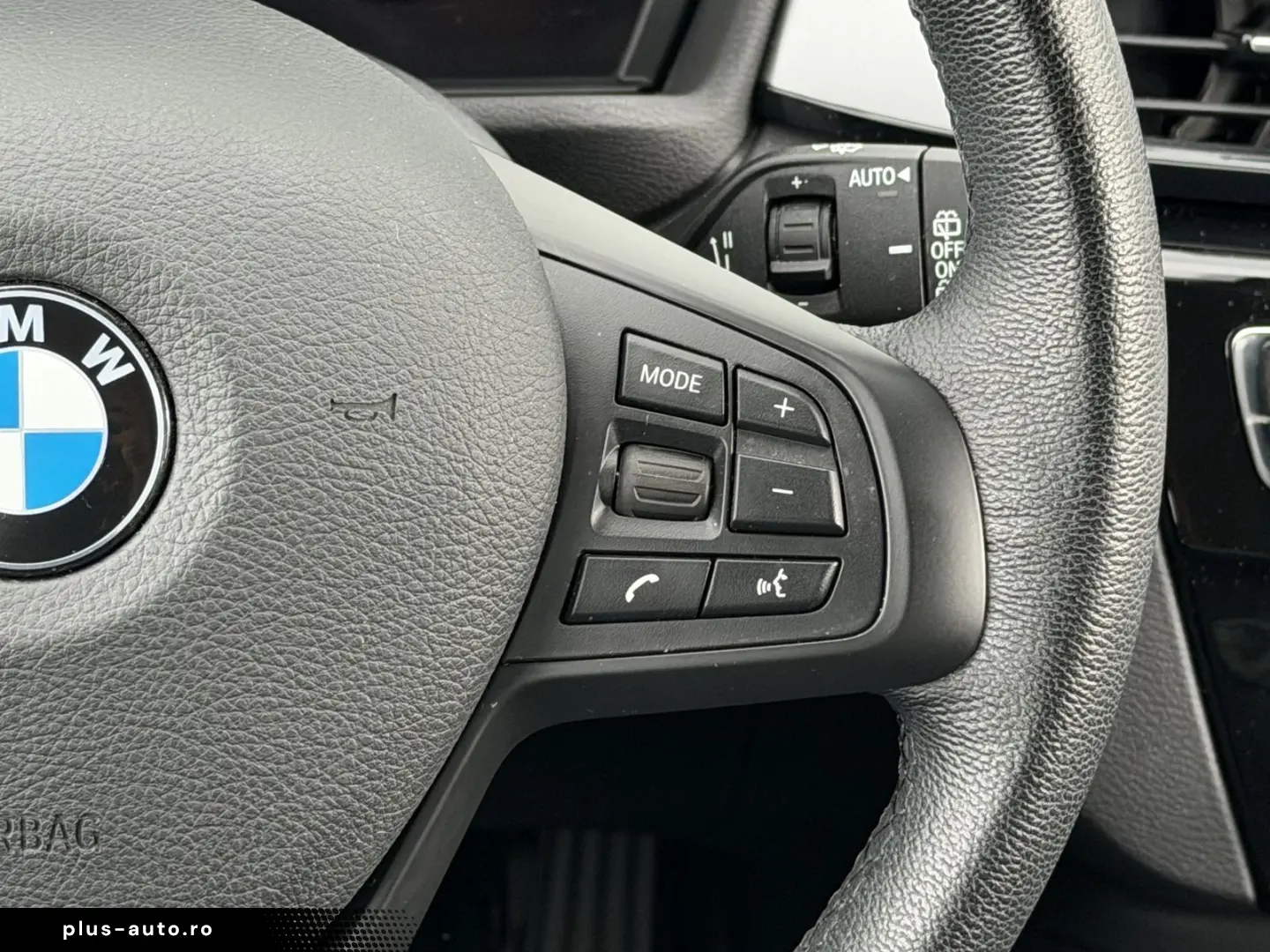 BMW X1 sDrive 18 i Connected Services PDC Unfallfrei