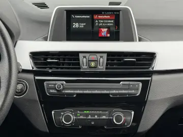 BMW X1 sDrive 18 i Connected Services PDC Unfallfrei