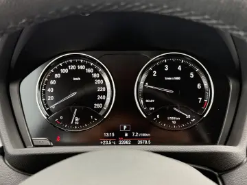 BMW X1 sDrive 18 i Connected Services PDC Unfallfrei
