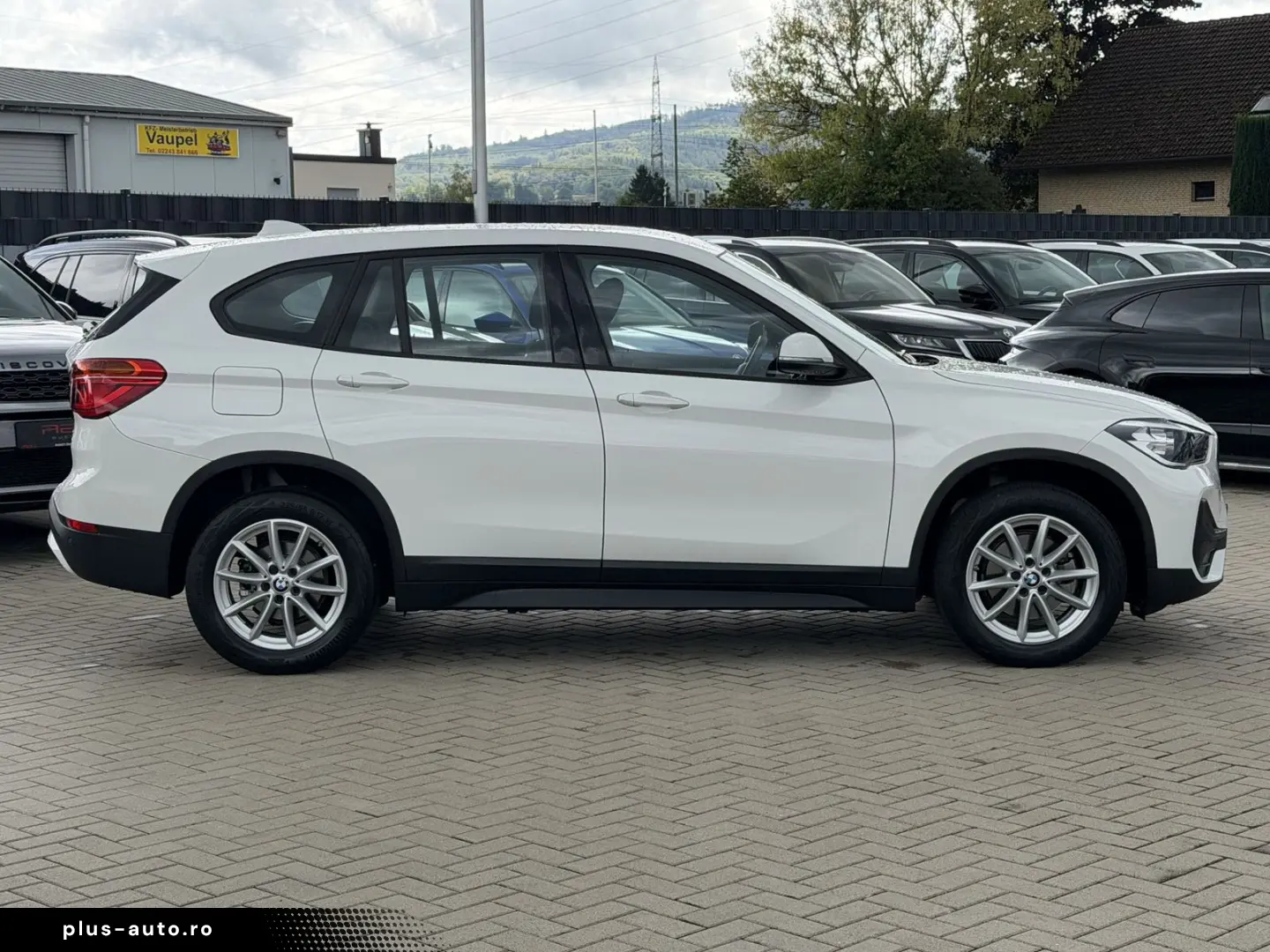 BMW X1 sDrive 18 i Connected Services PDC Unfallfrei