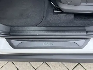 BMW X1 sDrive 18 i Connected Services PDC Unfallfrei