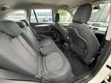 BMW X1 sDrive 18 i Connected Services PDC Unfallfrei