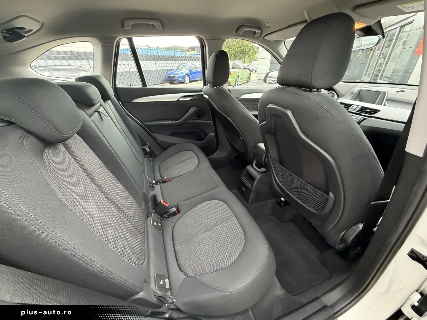 BMW X1 sDrive 18 i Connected Services PDC Unfallfrei