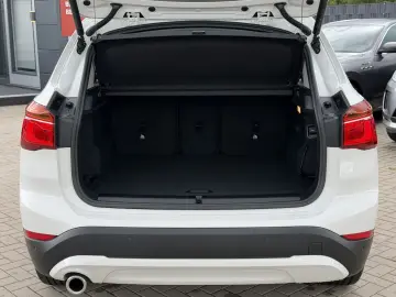 BMW X1 sDrive 18 i Connected Services PDC Unfallfrei