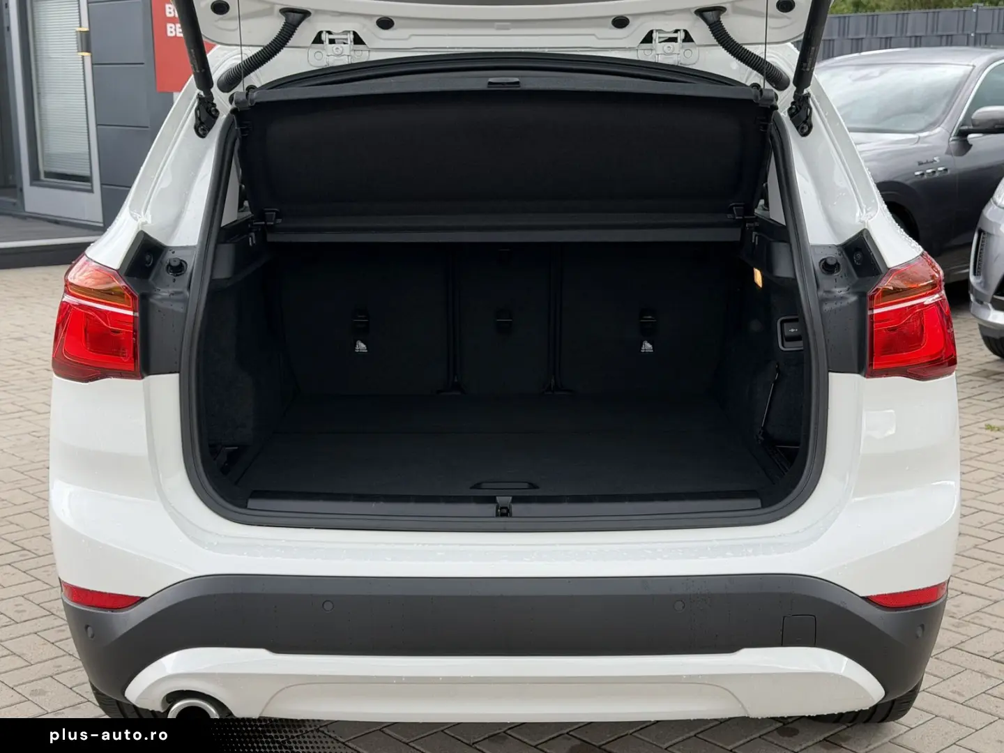 BMW X1 sDrive 18 i Connected Services PDC Unfallfrei