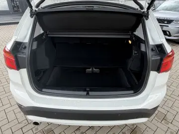 BMW X1 sDrive 18 i Connected Services PDC Unfallfrei