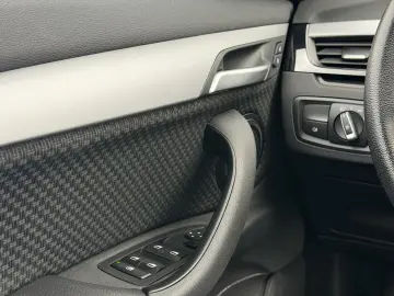 BMW X1 sDrive 18 i Connected Services PDC Unfallfrei