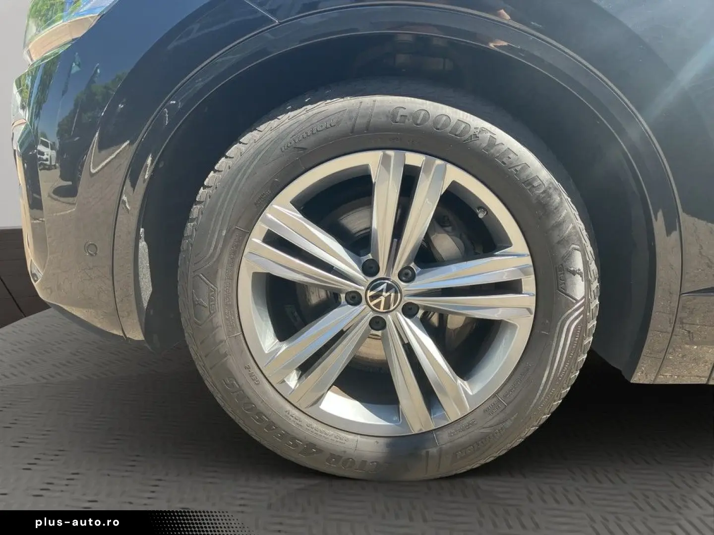 VW Touareg Elegance 4M TDI R-Line Exterieur AHK