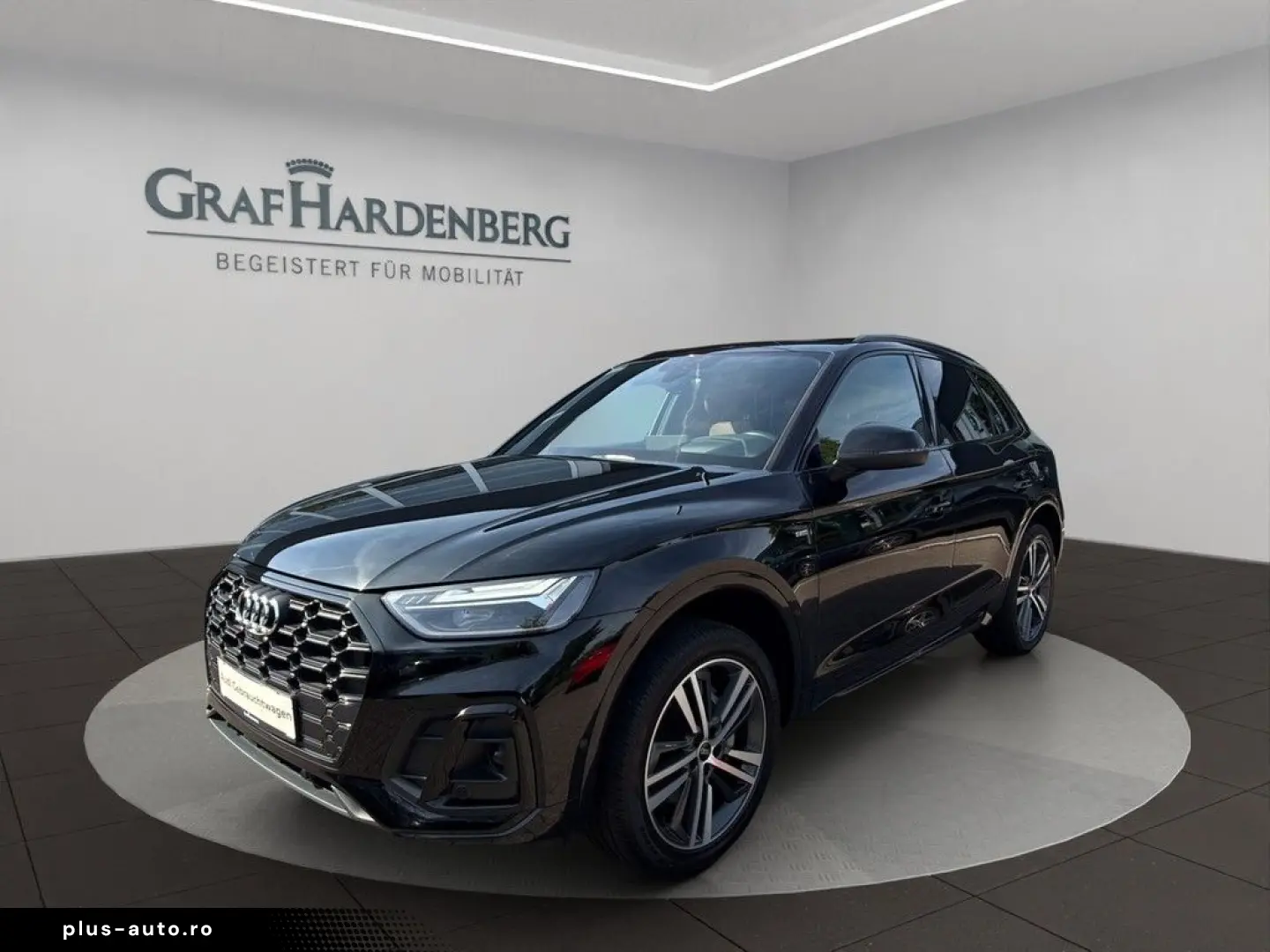 AUDI Q5 S-Line 55TFSIe Quattro S-Tr. Pano AHK Leder