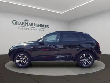AUDI Q5 S-Line 55TFSIe Quattro S-Tr. Pano AHK Leder