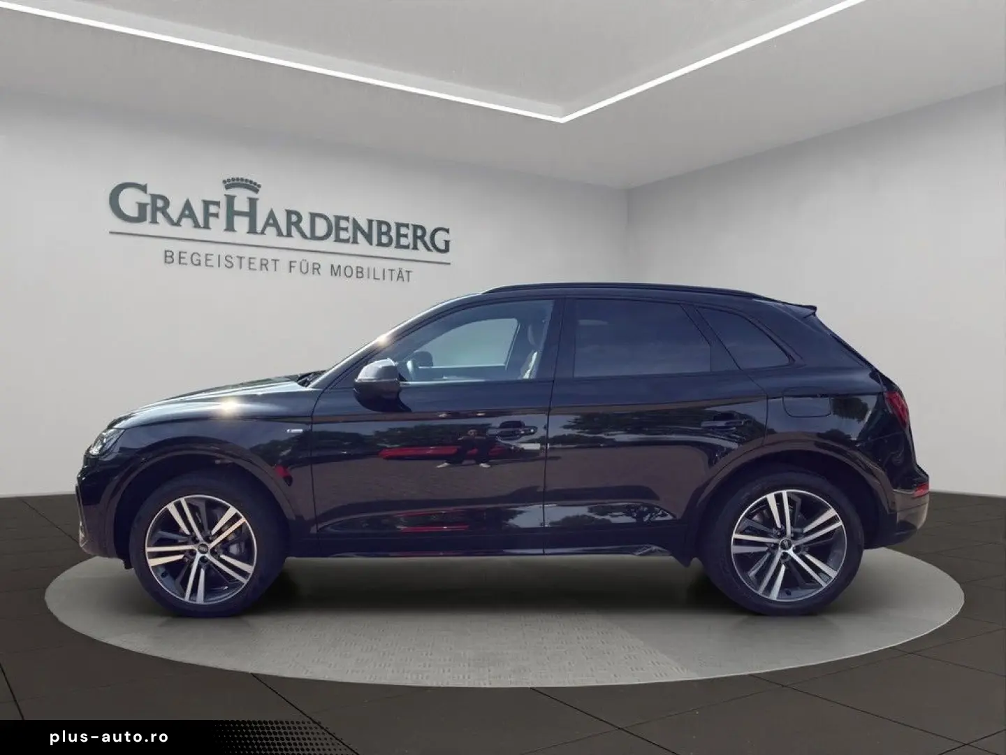 AUDI Q5 S-Line 55TFSIe Quattro S-Tr. Pano AHK Leder