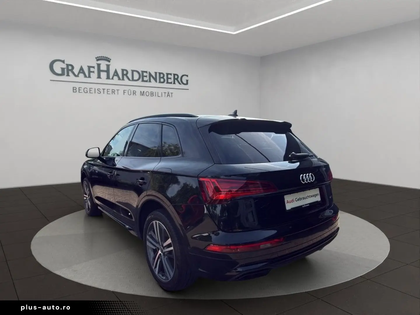 AUDI Q5 S-Line 55TFSIe Quattro S-Tr. Pano AHK Leder