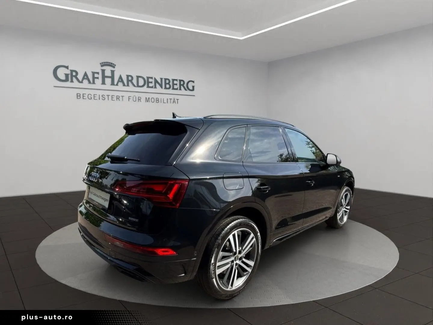 AUDI Q5 S-Line 55TFSIe Quattro S-Tr. Pano AHK Leder