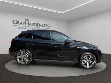 AUDI Q5 S-Line 55TFSIe Quattro S-Tr. Pano AHK Leder