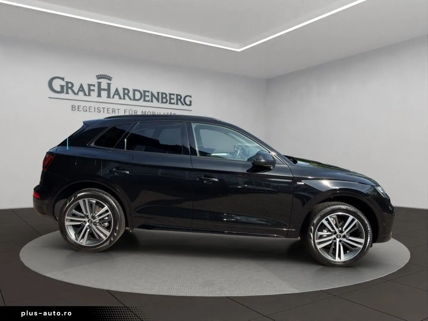 AUDI Q5 S-Line 55TFSIe Quattro S-Tr. Pano AHK Leder