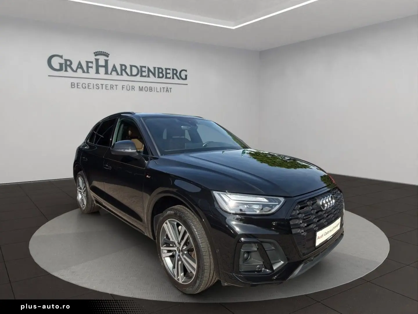 AUDI Q5 S-Line 55TFSIe Quattro S-Tr. Pano AHK Leder