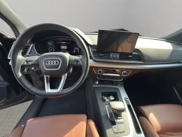 AUDI Q5 S-Line 55TFSIe Quattro S-Tr. Pano AHK Leder