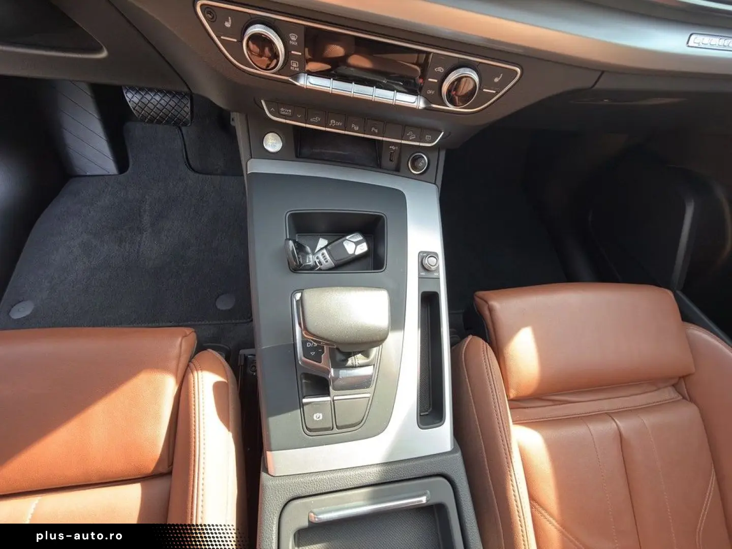 AUDI Q5 S-Line 55TFSIe Quattro S-Tr. Pano AHK Leder