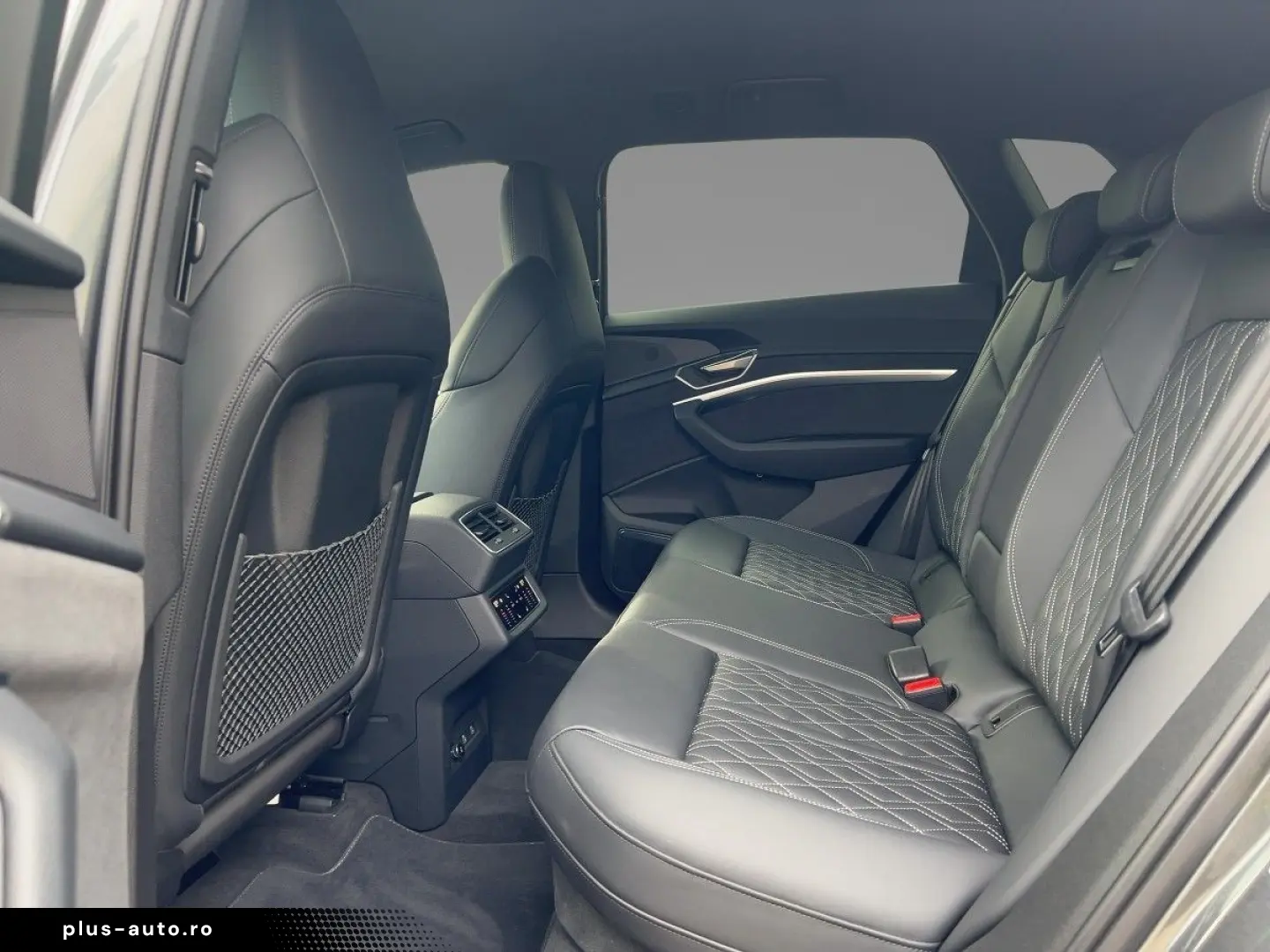 AUDI Q8 2023 — imagine 9