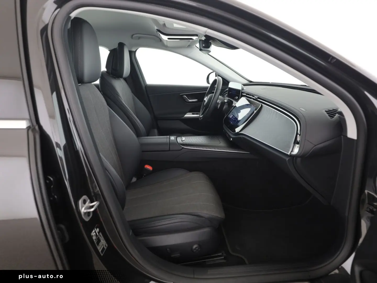 MERCEDES-BENZ E 200 Avantgarde Distr. Kamera LED Navi