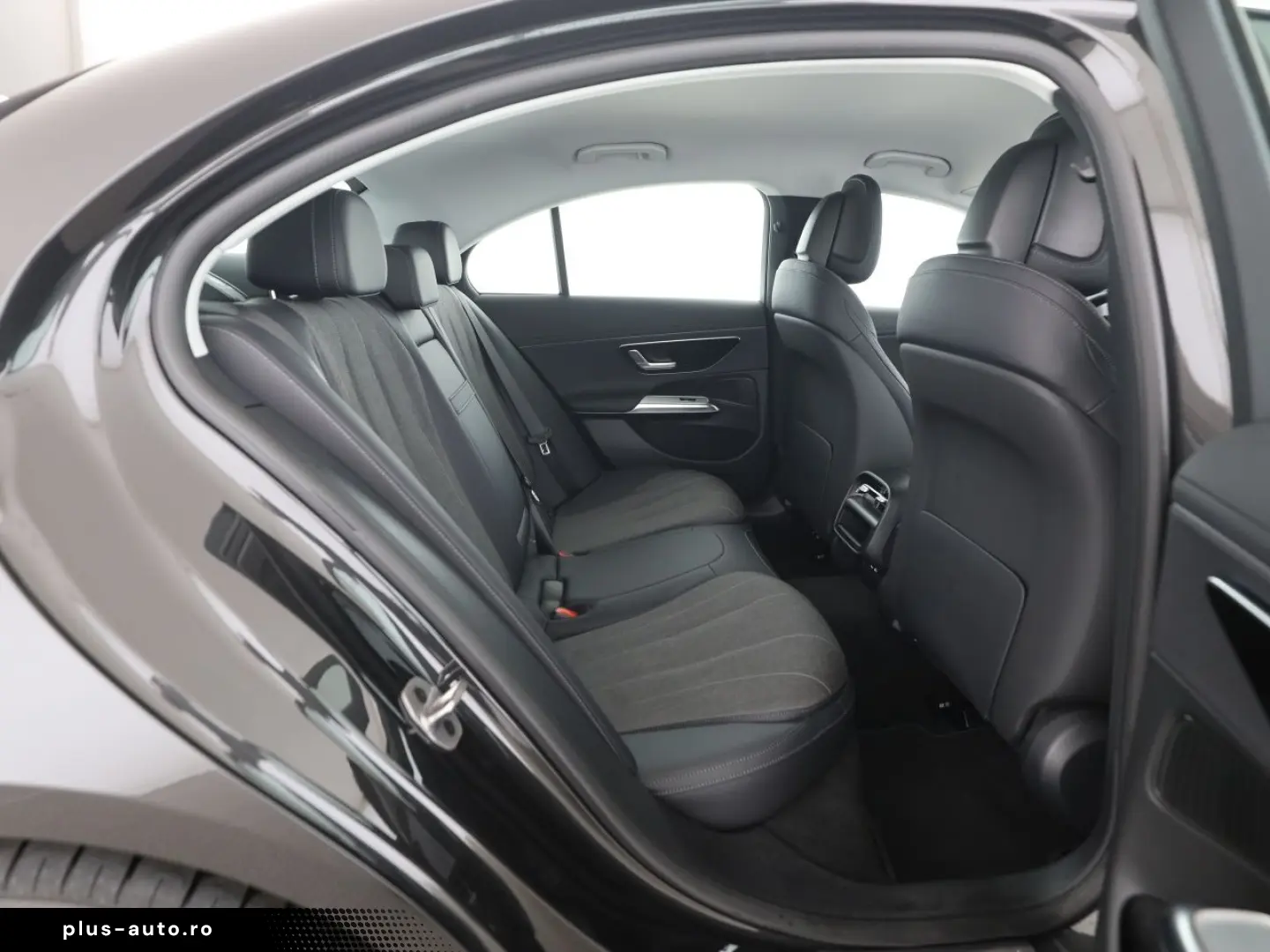 MERCEDES-BENZ E 200 Avantgarde Distr. Kamera LED Navi