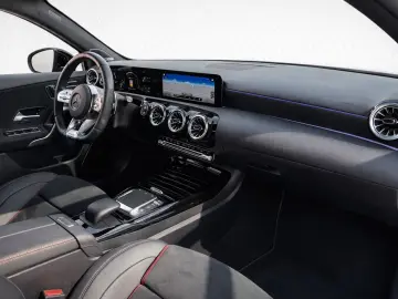 MERCEDES-BENZ A 45 AMG 4Matic Schalensitze Pano