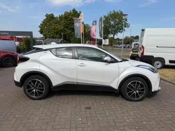 TOYOTA C-HR Hybrid Flow