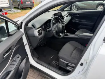 TOYOTA C-HR Hybrid Flow